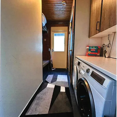 Cozy Detached House Near Santa Claus Village בית נופש *