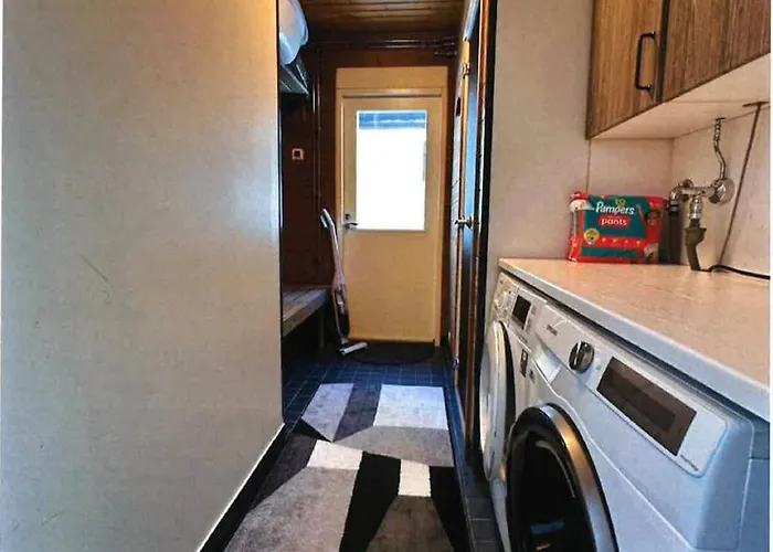 Cozy Detached House Near Santa Claus Village בית נופש *